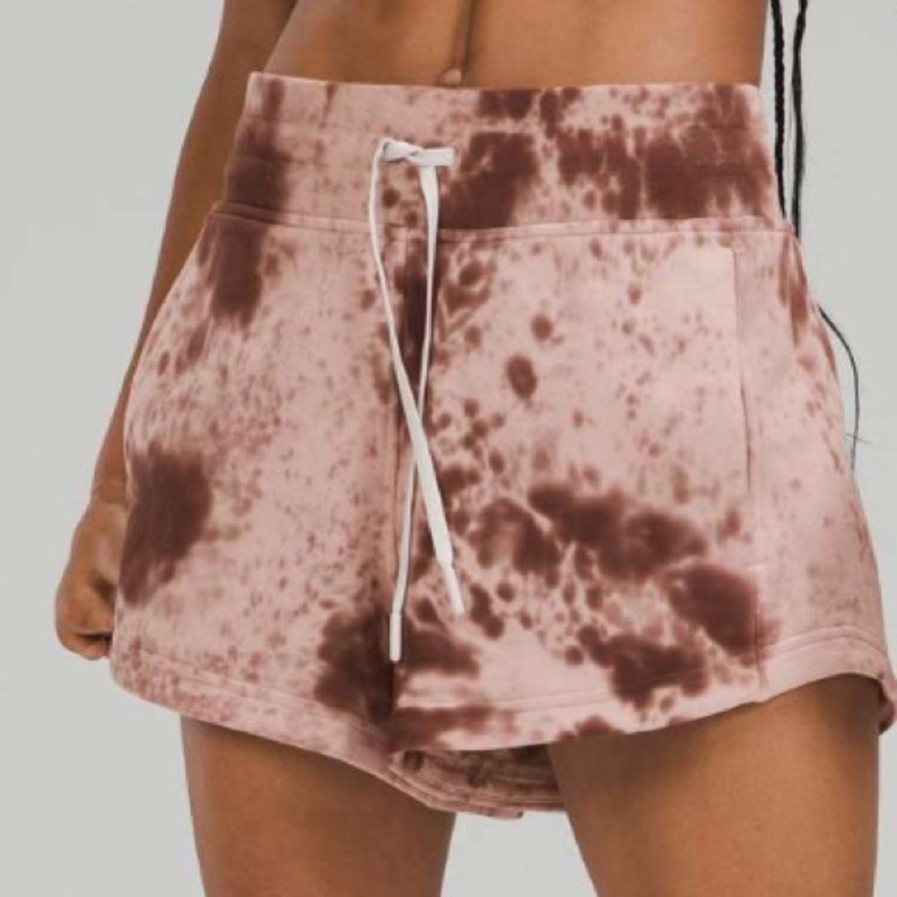 Lululemon Inner Glow Short 3" *Terry size 6